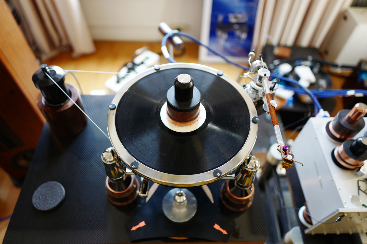 pluto_audio_turntable_with_synergistic_research_gct.jpg